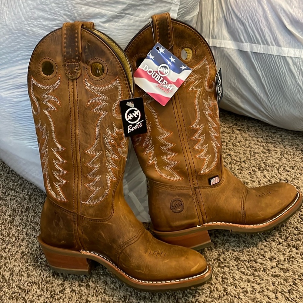 women’s size 6 double H boots